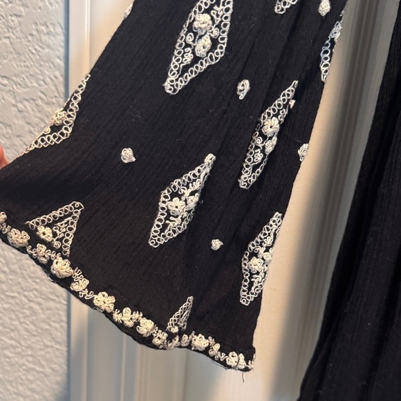 Free People Black Embroidered Bell Sleeve Tunic Dress or Blouse Small - Picture 9 of 9